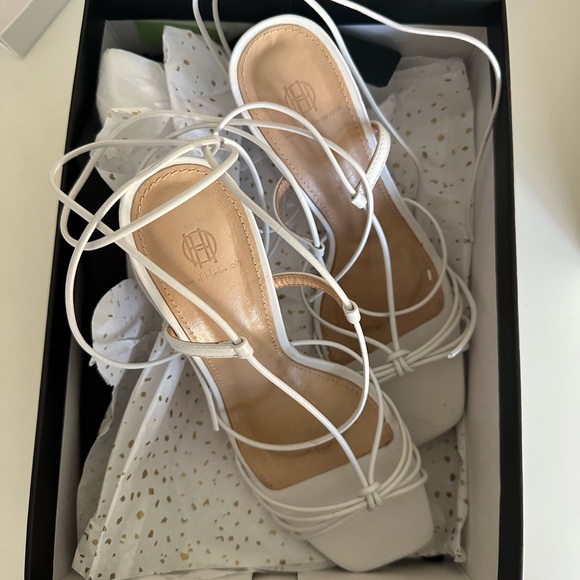 House of Harlow 1960 x Revolve Suzy Heel - Picture 3 of 3